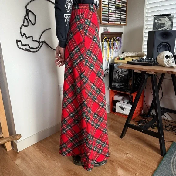 Vintage 70s Scottish Red Tartan Plaid High Waisted Wool Maxi Skirt ~ Size Small - Picture 2 of 7